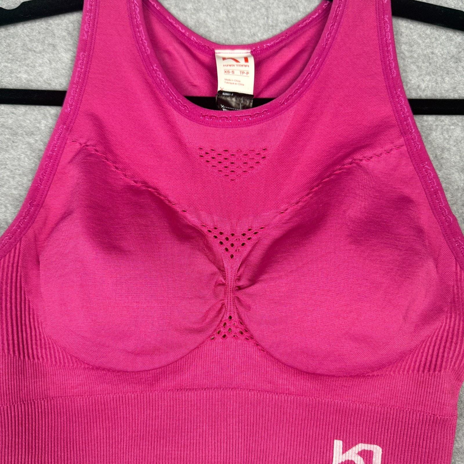 Kari Traa Sports Bra Size Xs / S Fuschia Seamless Racerback Medium Support Nwt — image 4 of 8